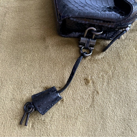 Ferragamo black snakeskin leather oversized clutch w/ silvertone chainmail - Picture 8 of 14